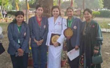 ‘एच.एम.वी. कॉलेजिएट स्कूल की छात्राओं ने फूड एण्ड न्यूट्रीशियन शो में सांत्वना पुरस्कार प्राप्त किया’