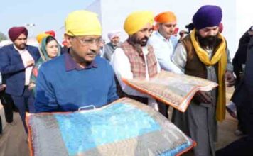 CM भगवंत मान और अरविंद केजरीवाल ने गुरुद्वारा तख्त श्री केसगढ़ साहिब, गुरुद्वारा सीस गंज साहिब और गुरुद्वारा भोरा साहिब में माथा टेका