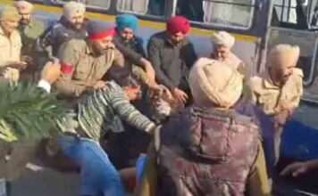 पंजाब PRTC कर्मचारियों का उग्र प्रदर्शन : इस जिला में कर्मचारी ने खुद को आग लगाई, SHO भी झुलसा; कई जिलों में पुलिस से झड़प