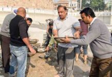 सिद्ध शक्तिपीठ श्री देवी तालाब मंदिर की कार सेवा में उतरे नितिन कोहली-कार सेवा में दिया समाज को संदेश