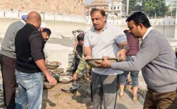 सिद्ध शक्तिपीठ श्री देवी तालाब मंदिर की कार सेवा में उतरे नितिन कोहली-कार सेवा में दिया समाज को संदेश