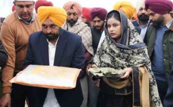 शहादत सभा के अवसर पर सीएम भगवंत मान ने गुरुद्वारा श्री फतेहगढ़ साहिब में माथा टेका