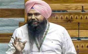 AAP सांसद ने लोकसभा में उठाई बाढ़ पीड़ितों की आवाज़! पंजाब के लिए मांगा तत्काल ₹50,000 करोड़ का पैकेज,BJP सरकार पर किया तीखा हमला-पंजाब के लिए खज़ाने का मुँह बंद क्यों?