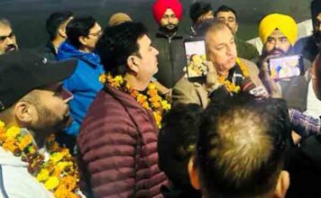 नितिन कोहली ने लद्देवाली फ्लाईओवर पर नई स्ट्रीट लाइटें लगवाईं, लोगों को मिली बड़ी राहत