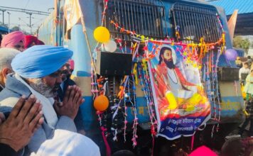 कैबिनेट मंत्रियों और लोकसभा सदस्य ने श्री गुरु रविदास जी का प्रकाश पर्व मनाने के लिए श्रद्धालुओं की ट्रेन को बनारस के लिए रवाना किया