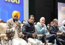 अरविंद केजरीवाल और सीएम भगवंत मान की पंजाब के व्यापारियों और दुकानदारों से मुलाकात; कहा, अब उन्हें दफ्तरों के चक्कर नहीं लगाने पड़ेंगे, ‘आप’ सरकार खुद उनके पास पहुँचेगी