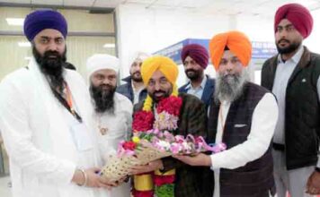 पंजाब के CM भगवंत मान ने श्री नांदेड़ साहिब में माथा टेका; कहा-पंजाब सरकार नांदेड़ साहिब को पवित्र शहर का दर्जा देने की मांग महाराष्ट्र सरकार के समक्ष उठाएगी