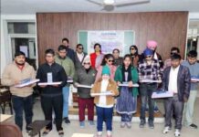 एच.एम.वी. ने मोबाइल प्रशिक्षण कार्यक्रम के माध्यम से दिव्यांग विद्यार्थियों को सशक्त बनाया