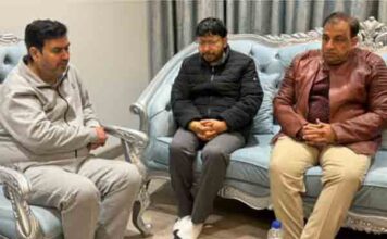 जालंधर-मेयर वनीत धीर के घर पहुंचे कैबिनेट मिनिस्टर डॉ. रवजोत, जताया शोक, बुधवार सुबह होगा स्व. विनोद धीर का रस्म चौथा