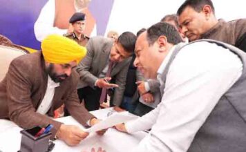 एक महीने में दूसरी बार जालंधर पहुंचे सीएम भगवंत मान, लोक मिलनी में मौके पर ही किया शिकायतों का निपटारा