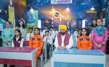 सीएम भगवंत मान ने आदमपुर के स्कूल ऑफ एमिनेंस में विद्यार्थियों से की मुलाकात