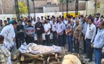 पत्रकार गौतम जालंधरी, बलराज खन्ना व सन्नी खन्ना की माता का अंतिम संस्कार सम्पन्न, अश्रुपूरित नेत्रों से दी विदायगी