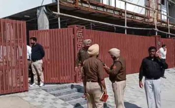 अपराधी बेकाबू! परिवार को गन पॉइंट पर लेकर ज्यूलर से करोड़ों के गहने लूटे