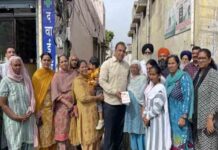 दातार नगर में 20 लाख की लागत से सीवरेज पाइपलाइन कार्य शुरू: नितिन कोहली को बुके की जगह किताब देकर किया सम्मान