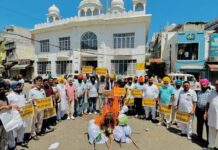 आप नेताओं और कार्यकर्ताओं द्वारा “पंजाब के गद्दारों” के खिलाफ राज्यव्यापी प्रदर्शन, दलबदलू संसद सदस्यों की सदस्यता रद्द करने की मांग