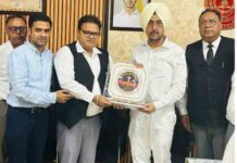 जालंधर – सैशन जज निरभौ सिंह गिल को दी विदाई पार्टी, डीए अनिल कुमार बोपाराए व उनकी टीम ने किया सम्मान