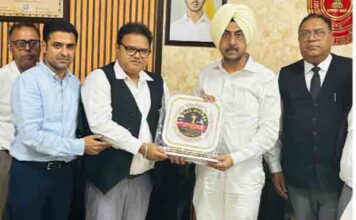 जालंधर – सैशन जज निरभौ सिंह गिल को दी विदाई पार्टी, डीए अनिल कुमार बोपाराए व उनकी टीम ने किया सम्मान