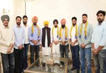 मशहूर पहलवान जस्सा पट्टी अपनी टीम सहित आम आदमी पार्टी में शामिल