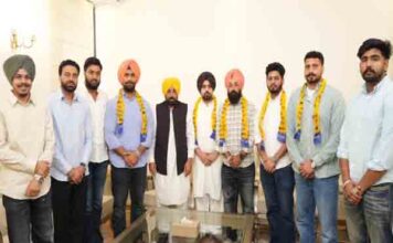 मशहूर पहलवान जस्सा पट्टी अपनी टीम सहित आम आदमी पार्टी में शामिल