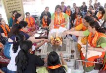 एच.एम.वी. कॉलेजिएट स्कूल में 10+1 की कक्षाओं का हवन समारोह से शुभारंभ