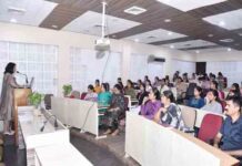 एच.एम.वी. ने महिलाओं के स्वास्थ्य, स्वच्छता और एच.आई.वी./एड्स पर जागरूकता वार्ता आयोजित की