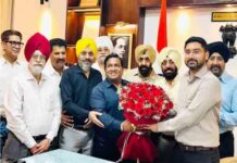 ਮਾਡਲ ਟਾਊਨ ਸ਼ਾਪਕੀਪਰ ਵੈਲਫੇਅਰ ਐਸੋਸੀਏਸ਼ਨ (ਰਜਿ.), ਜਲੰਧਰ ਨੇ ਕਿੱਤਾ DC ਵਰਜੀਤ ਵਾਲੀਆ ਦਾ ਸਨਮਾਨ