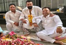 बॉलीवुड स्टार संजय दत्त के घर पहुंचे जालंधर के मशहूर रिंकू पंडित व उनके भाई दिनेश कुमार, अपकमिंग फिल्म ‘खलनायक रिटर्न’ की सफलता के लिए करवाई पूजा