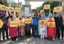 कमर्शियल गैस सिलेंडर की कीमतों में बढ़ोतरी के विरुद्ध ‘आप’ ने किया ज़ोरदार प्रदर्शन