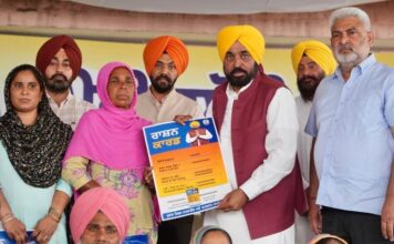 भगवंत मान सरकार की ऐतिहासिक पहल, पंजाब के 40 लाख गरीब-दलित-पिछड़े वर्ग के परिवारों को मुफ्त राशन किट मिलनी शुरू