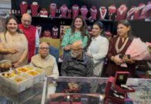 व्हाइट डायमंड लाइफस्टाइल एग्जीबिशन में ‘प्रैशियस बॉय अंकिता’ स्टाल पर पहुंचे पंजाब केसरी के प्रमुख विजय चोपड़ा, एग्ज़ीबिशन का किया उद्घाटन