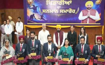 पंजाब के खिलाड़ियो ने दुनिया भर में तिरंगे का मान बढ़ाया, सीएम भगवंत मान ने अवार्ड और ईनामी राशी से किया खिलाड़ियों का सम्मान
