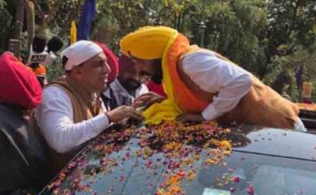 ‘शुक्राना यात्रा’ के दौरान जालंधर सेंट्रल में सीएम मान को मिला जन समर्थन; नितिन कोहली ने सीएम को श्री दरबार साहिब की पावन तस्वीर भेंट कर किया सम्मानित