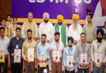 मिशन रोजगार’ जारी रखते हुए सीएम भगवंत मान ने 355 और युवाओं को सौंपे नियुक्ति पत्र; कहा, पंजाब में सरकारी नौकरियों के लिए सिर्फ योग्यता ही एकमात्र मापदंड