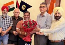 जालंधर – CP सतिन्द्र सिंह से मिले माडल टाऊन शॉप कीपर वेलफेयर एसोसिएशन के राजीव दुग्गल, लाली घुम्मण, किया वेलकॉम