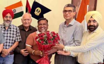 जालंधर – CP सतिन्द्र सिंह से मिले माडल टाऊन शॉप कीपर वेलफेयर एसोसिएशन के राजीव दुग्गल, लाली घुम्मण, किया वेलकॉम