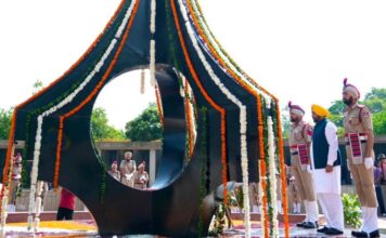 सीएम भगवंत मान ने कारगिल युद्ध के शहीदों को श्रद्धांजलि अर्पित की; कहा— उनकी अद्वितीय शहादत आने वाली पीढ़ियों को प्रेरित करती रहेगी