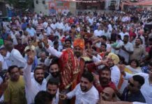 आशीर्वाद समारोह ने धारण किया विशाल रैली का रूप, हजारों कार्यकर्ताओं और शहरवासियों ने दिया अशोक सरीन हिक्की को आशीर्वाद