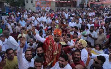 आशीर्वाद समारोह ने धारण किया विशाल रैली का रूप, हजारों कार्यकर्ताओं और शहरवासियों ने दिया अशोक सरीन हिक्की को आशीर्वाद