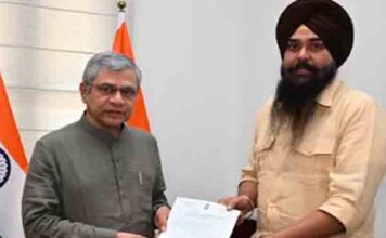 आप सांसद मालविंदर कंग ने केंद्रीय रेल मंत्री से की मुलाकात, पंजाब के रेलवे इंफ्रास्ट्रक्चर के लिए सौंपे तीन ज्ञापन