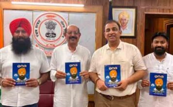 नितिन कोहली के शिक्षा अभियान से प्रेरित होकर इम्प्रूवमेंट ट्रस्ट के चेयरमैन रमनीक सिंह रंधावा ने भी विद्यार्थियों के लिए कॉपियां लॉन्च कीं