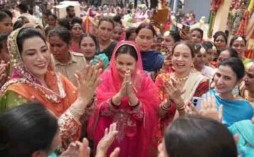 “पहली बार किसी सरकार ने मावां-धियां की जरूरतों, सम्मान और हक़ को दी प्राथमिकता” — तीज के रंग में गूंजी अमरगढ़ की महिलाओं की आवाज़