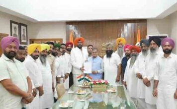 आप एमएलए कुलदीप धालीवाल ने राज्यपाल से की मुलाकात, अजनाला को बाढ़ से बचाने के लिए उज नदी पर डैम बनाने की मांग की