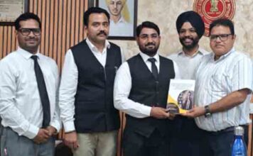 डीए अनिल बोपाराए ने किया डा. विशाल चौधरी की ‘विटनैस प्रोटेक्शन मैकानिज़्म ईन दी क्रिमिनल जस्टिस सिस्टम’ बुक का विमोचन