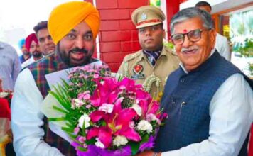 सीएम भगवंत मान ने जगतार सिंह हवारा को 10 दिन की पैरोल देने के लिए राज्यपाल से मुलाकात की