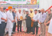 स्वतंत्रता दिवस समारोह में देशभक्ति के रंग में रंगा मॉडल टाउन, समाज का कल्याण सेवा और सहयोग से संभव: राजीव दुग्गल