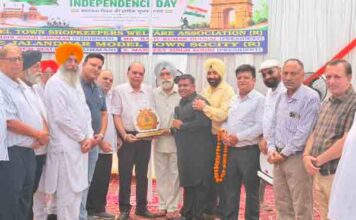 स्वतंत्रता दिवस समारोह में देशभक्ति के रंग में रंगा मॉडल टाउन, समाज का कल्याण सेवा और सहयोग से संभव: राजीव दुग्गल