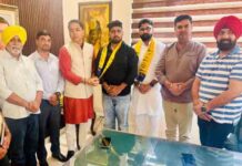 जालंधर नार्थ में कांग्रेस के गढ़ में मेयर वनीत धीर की सेंध, पार्षद पुत्र सहित कई कांग्रेसी आप में शामिल