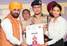 पंजाब के 1,746 और युवाओं को पुलिस में मिली सरकारी नौकरी, सीएम भगवंत मान ने सौंपे नियुक्ति पत्र