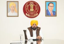 भाजपा के नेतृत्व वाली केंद्र सरकार पंजाब और तीन करोड़ पंजाबियों की पीठ में छुरा मार रही है