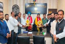 श्री राम सेना संगठन ने डिस्ट्रिक्ट बार एसोसिएशन के नवनियुक्त प्रधान रतन दुआ और सचिव अमरिंदर थिंद को सम्मानित किया